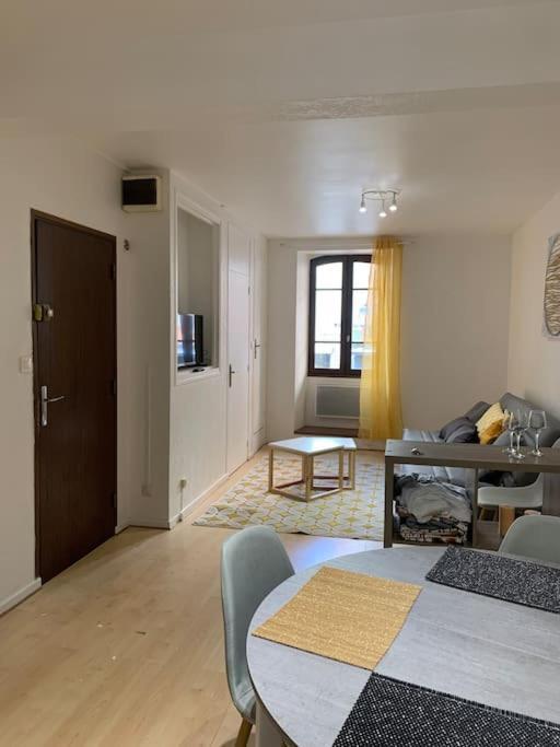 Aubenas : Beau Studio, Proche Du Chateau Exterior photo